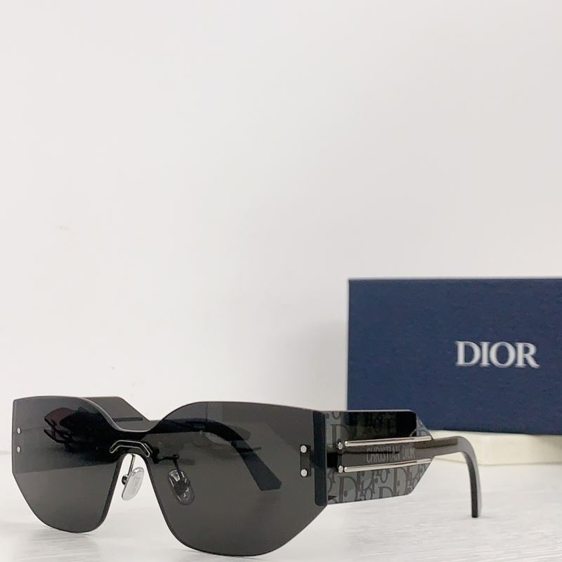 CHRISTIAN DIOR